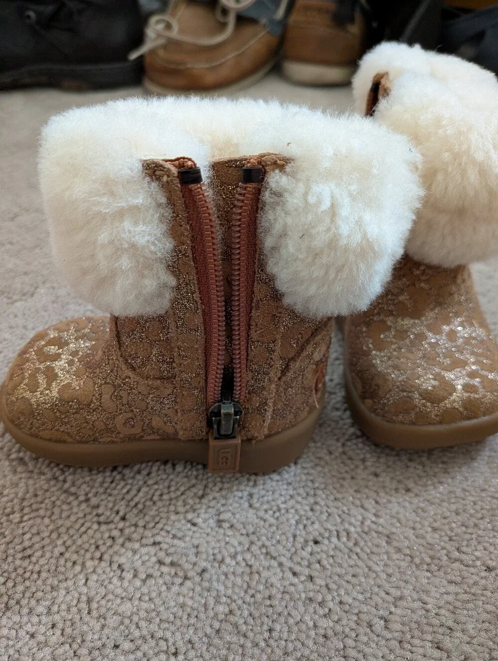 Baby Ugg 0/1‎